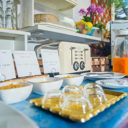 فندق مبيت وإفطار بي أند بي رافيلو روومز 3*