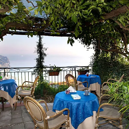 فندق مبيت وإفطار بي أند بي رافيلو روومز 3*