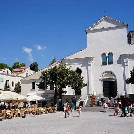 فندق مبيت وإفطار بي أند بي رافيلو روومز