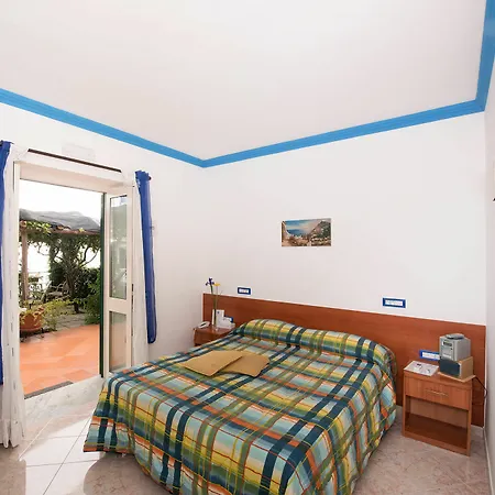 بي أند بي رافيلو روومز